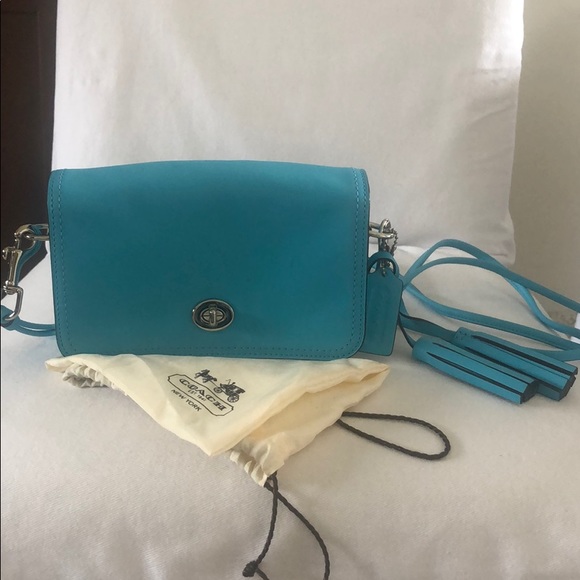 Leather Blue coach crossbody bag! - Picture 1 of 4